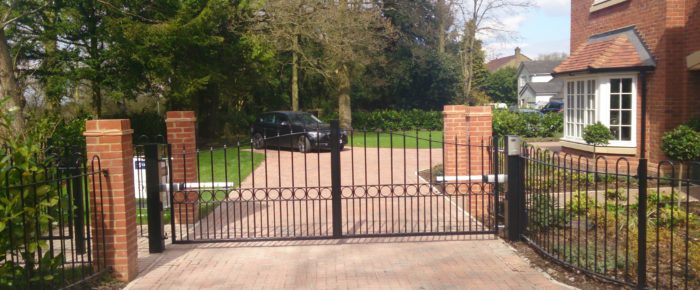 How Automatic Gates Can Make Your Home Safer and Complete