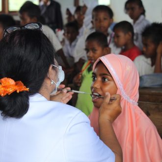 8 Essential Travel Tips for Oral Health