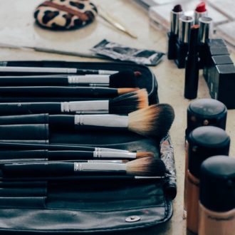 How to Buy Makeup Products from an Online Portal Like a Pro