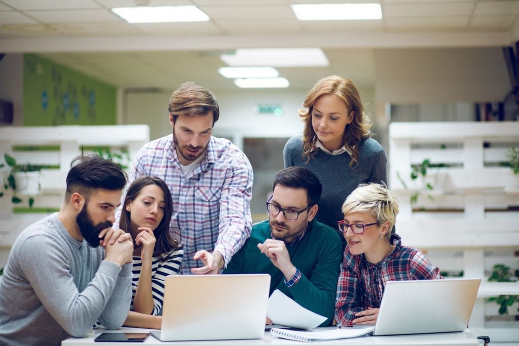 Why is customized elearning content development important for a business