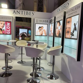 Exhibition Stand Builders in Dubai: How Fotoboxx Helps Your Brand Stand Out in 2025
